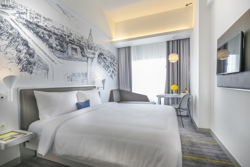 YELLO Hotel Harmoni Jakarta Exterior foto
